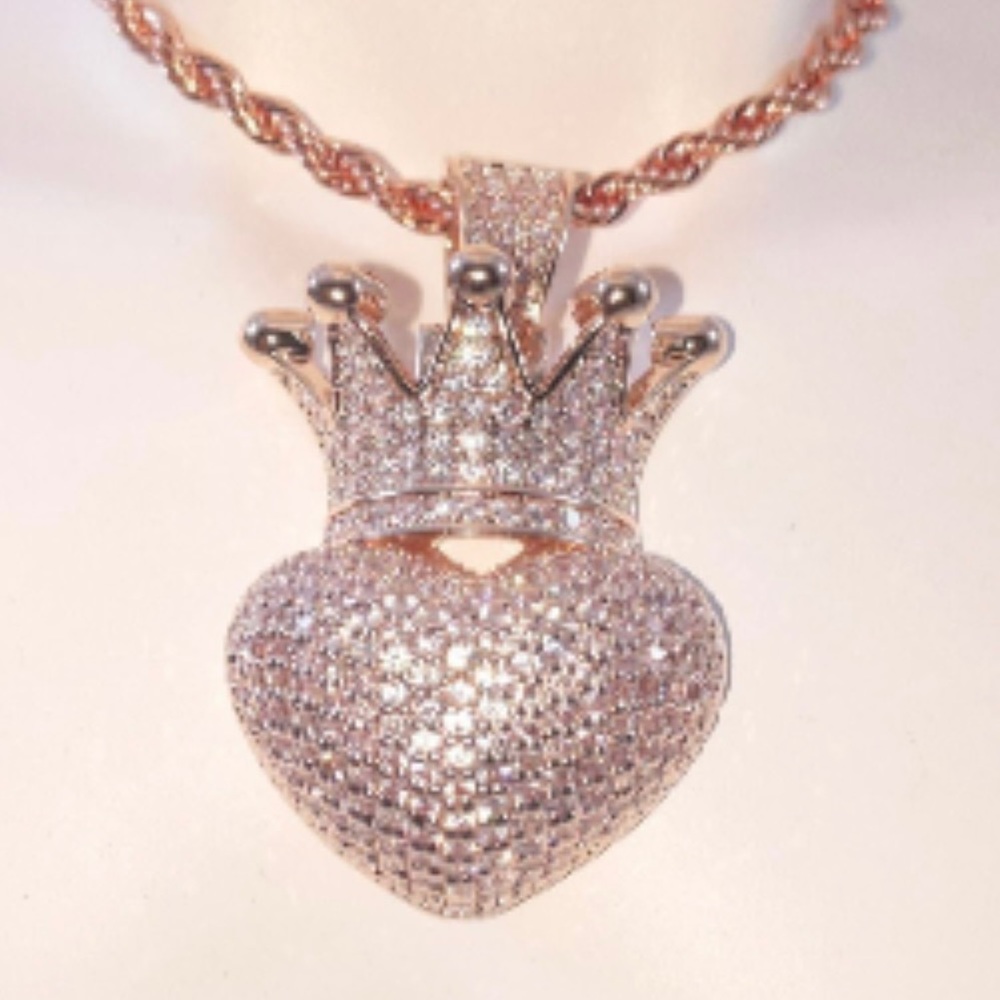 Beautiful pendent heart necklace